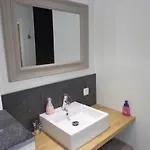 Domaine Du Vieux Chene Oda ve Kahvaltı 4*